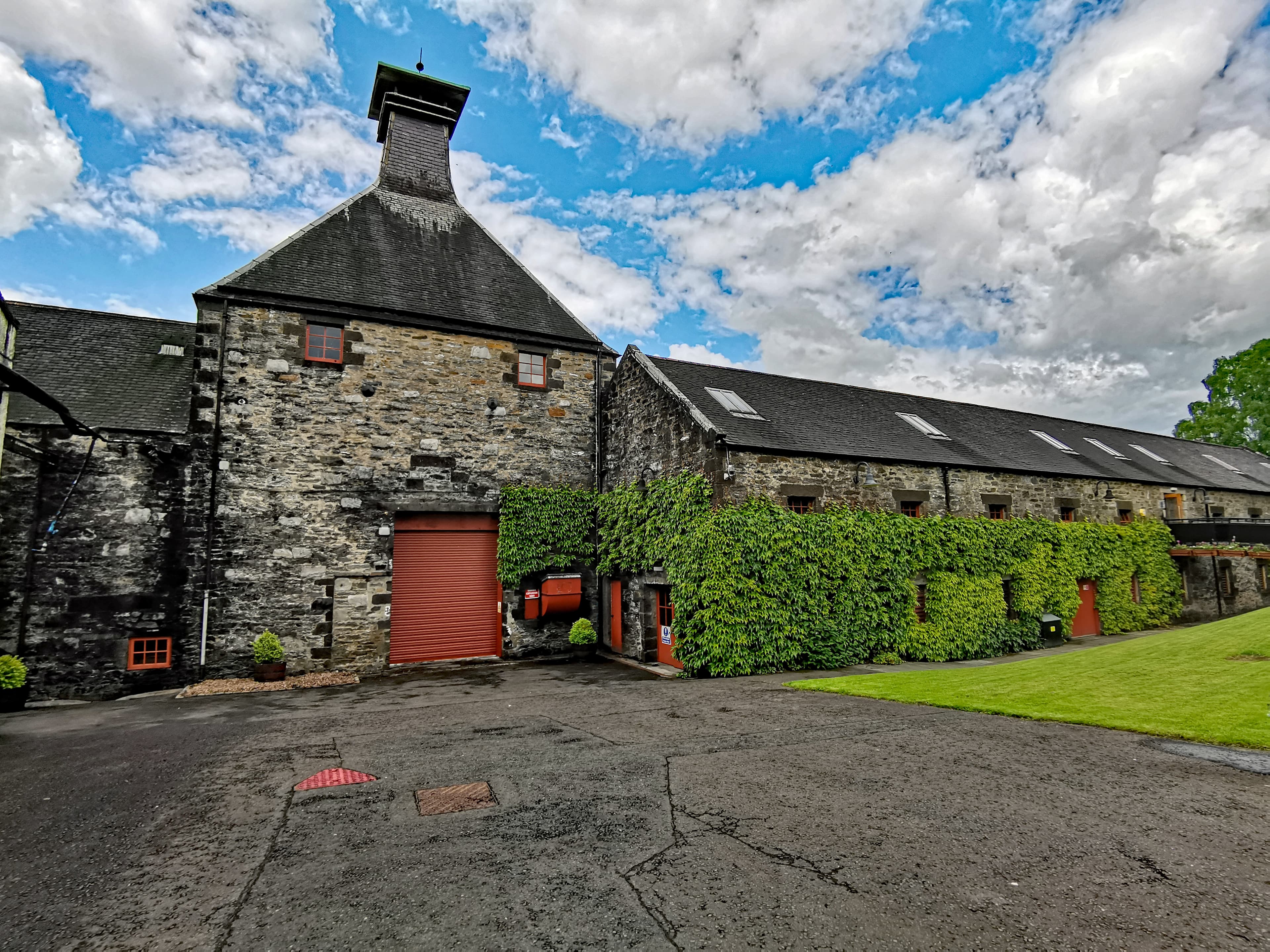 The stone buildings and pagoda roof at Aberfeldy distillery