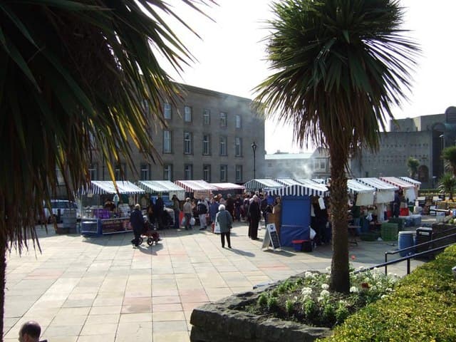 Striped stalls of Kirkcaldy Farmers’ Market beside the Town House