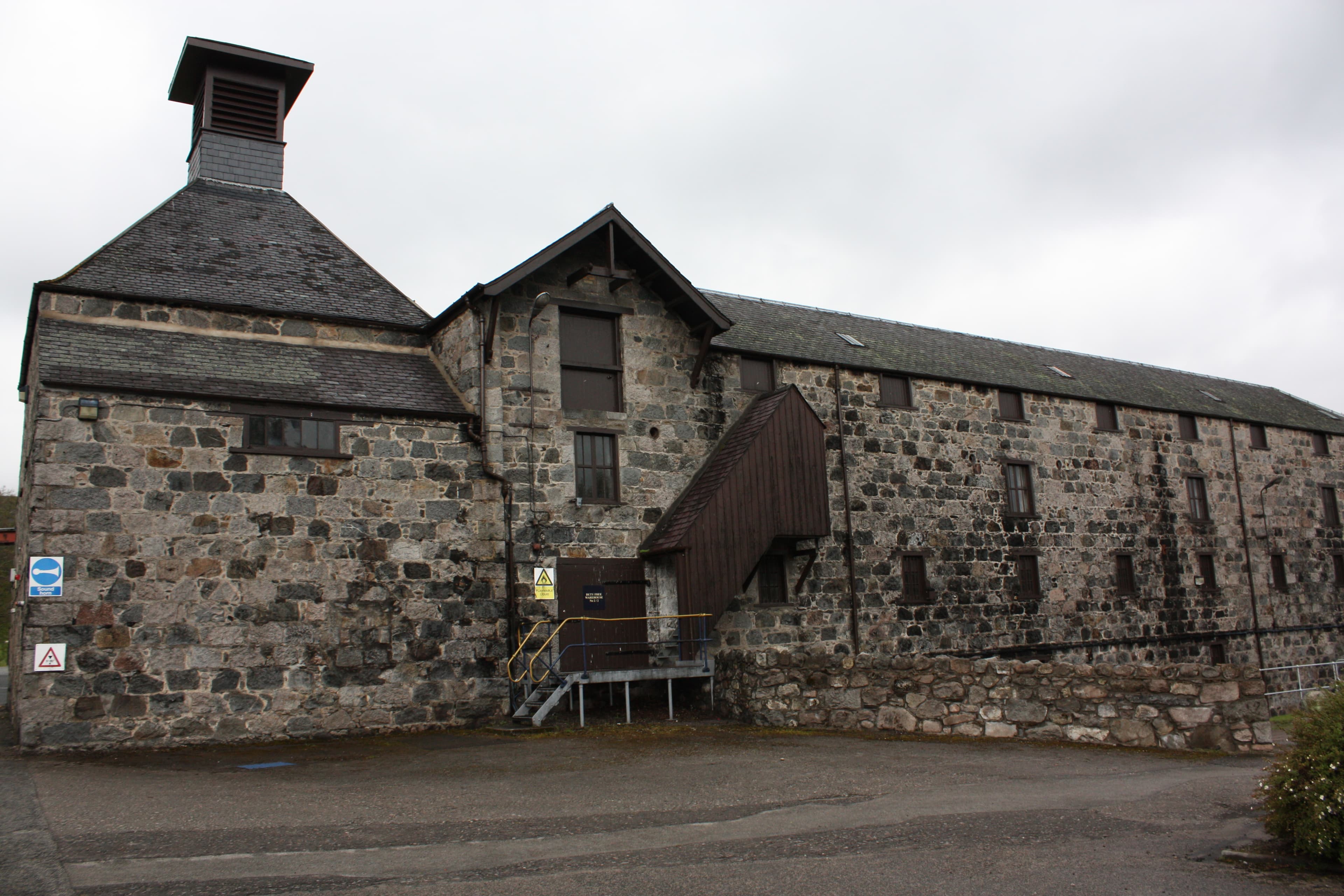 Royal Lochnagar distillery's granite buildings and pagoda kiln