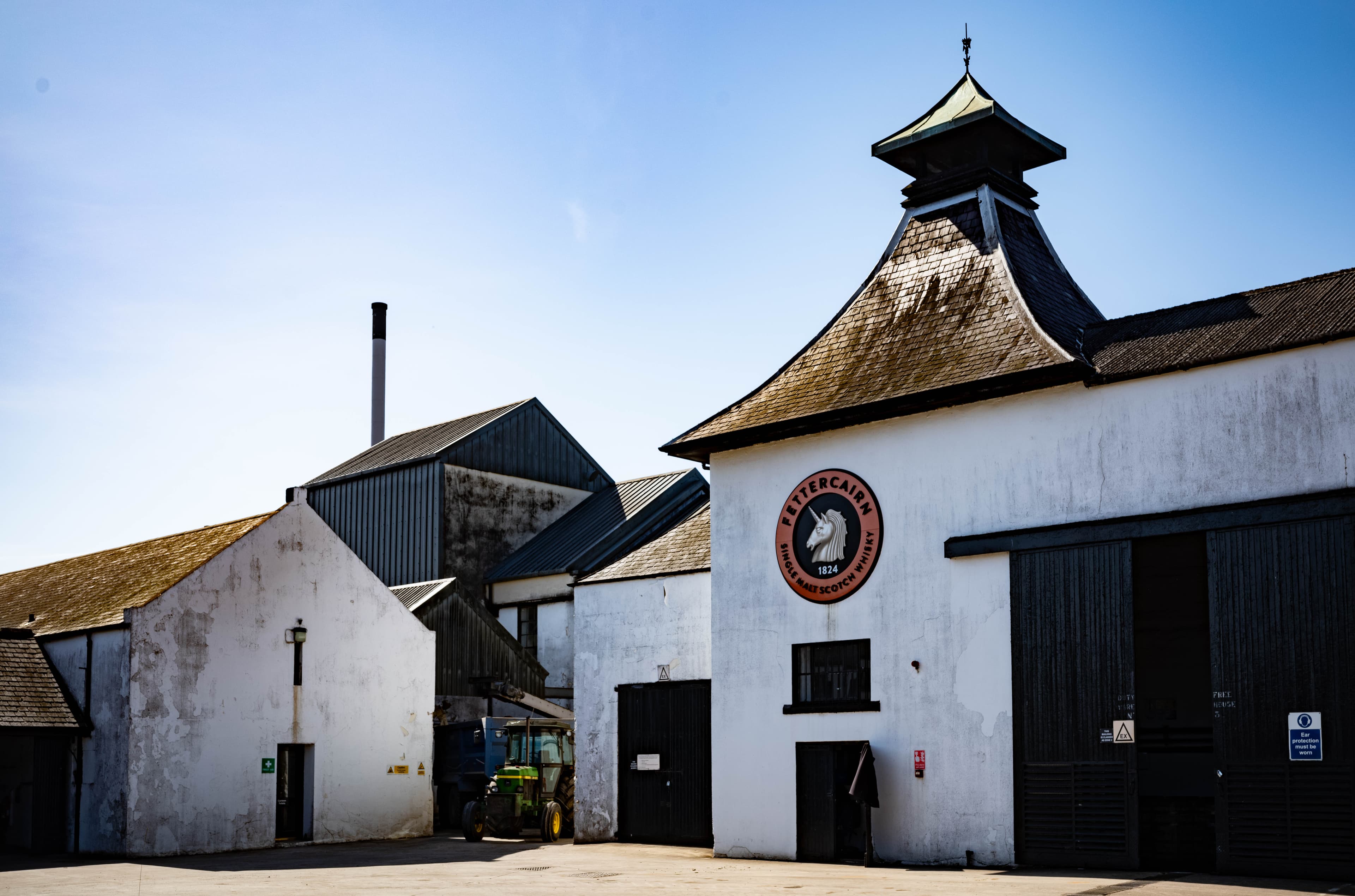 The pagoda roof and roundel sign at Fettercairn distillery